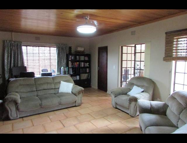 3 BEDROOM HOUSE FOR SALE IN KINGSVIEW EXT 1